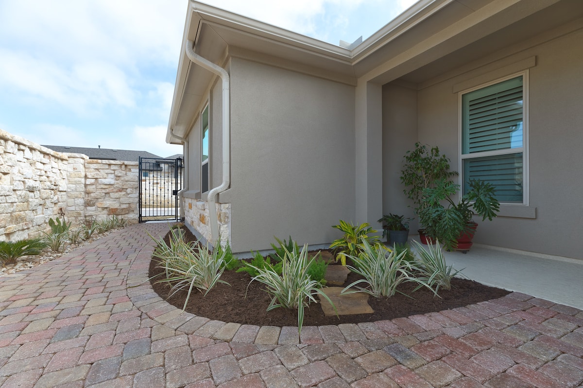 Front patio landscape design by Best of Texas Landscapes